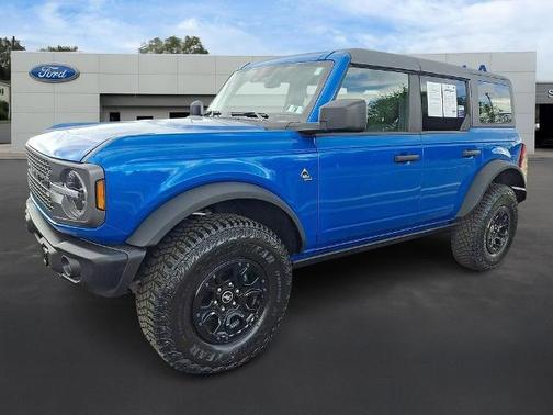 VELOCITY BLUE METALLIC 2024 Ford Bronco BLACK DIAMOND