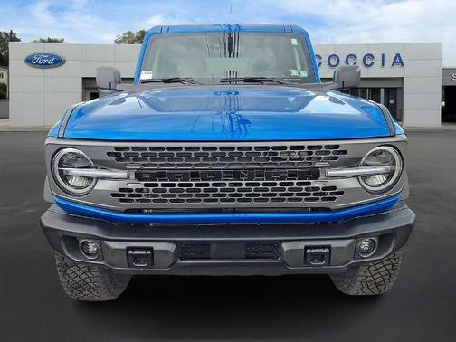 VELOCITY BLUE METALLIC 2024 Ford Bronco BLACK DIAMOND
