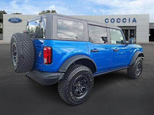 VELOCITY BLUE METALLIC 2024 Ford Bronco BLACK DIAMOND