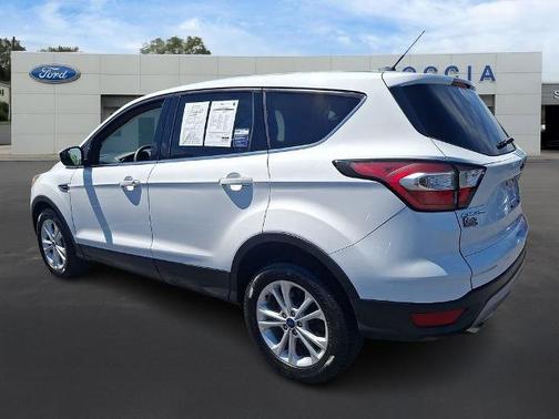 OXFORD WHITE 2017 Ford Escape SE