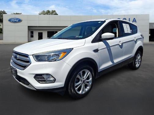 OXFORD WHITE 2017 Ford Escape SE