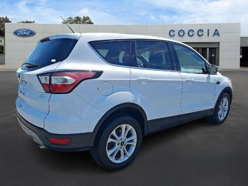 OXFORD WHITE 2017 Ford Escape SE