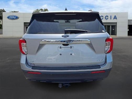 ICONIC SILVER METALLIC 2021 Ford Explorer XLT