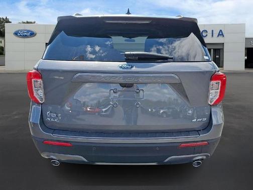 CARBONIZED GRAY METALLIC 2022 Ford Explorer XLT