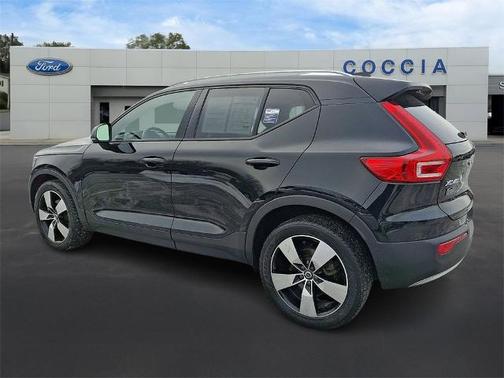 2020 Volvo XC40 T5 MOMENTUM