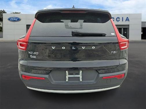 2020 Volvo XC40 T5 MOMENTUM