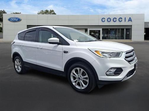 OXFORD WHITE 2017 Ford Escape SE
