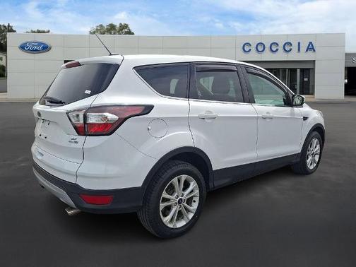 OXFORD WHITE 2017 Ford Escape SE