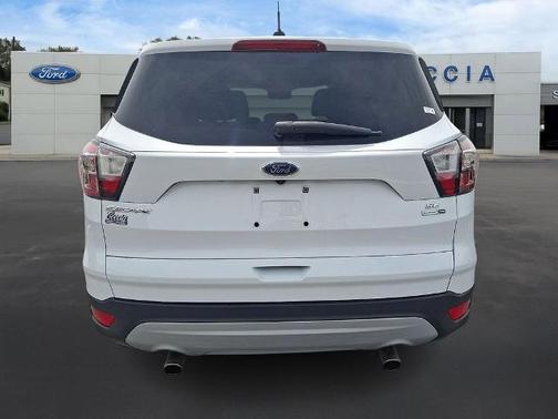 OXFORD WHITE 2017 Ford Escape SE