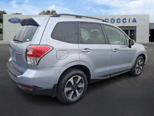Ice Silver Metallic 2017 Subaru Forester 2.5I PREMIUM