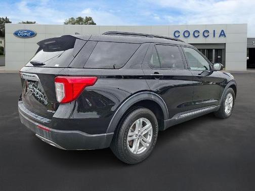 AGATE BLACK METALLIC 2023 Ford Explorer XLT