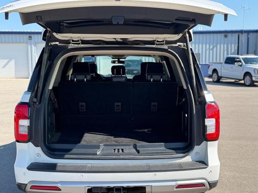 White 2023 Ford Expedition XLT