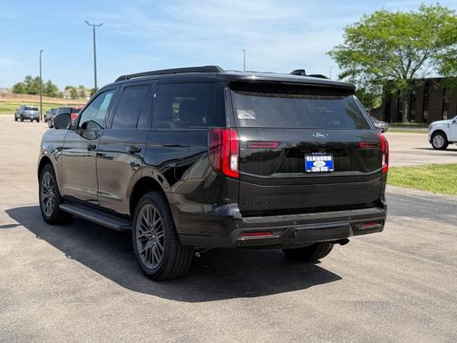 Agate Black Metallic 2026 Ford Expedition Platinum