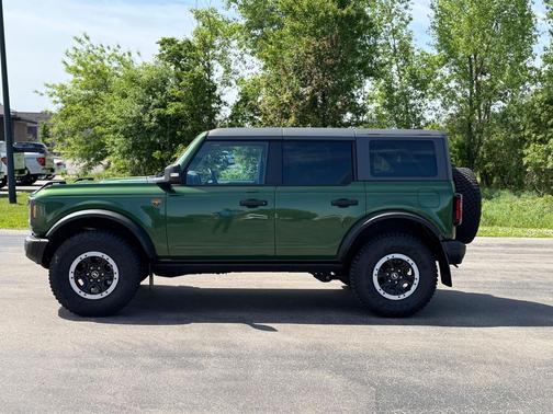 Eruption Green Metallic 2022 Ford Bronco Badlands