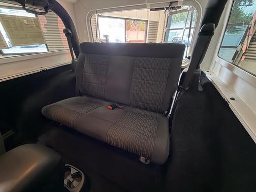 Bright White Clearcoat 2012 Jeep Wrangler Rubicon