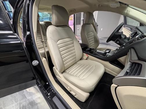 2016 Ford Fusion Hybrid SE