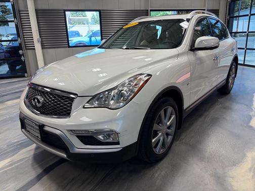 Majestic White 2017 INFINITI QX50 Base