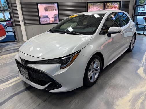 Blizzard Pearl 2019 Toyota Corolla SE