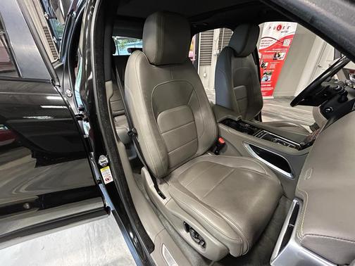 Ultimate Black Metallic 2017 Jaguar F-PACE 35t R-Sport