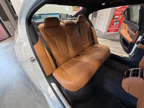 Mineral White Metallic 2017 BMW 750 i xDrive