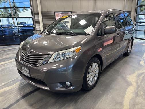 2017 Toyota Sienna XLE