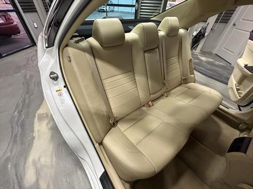 2016 Toyota Camry Hybrid XLE