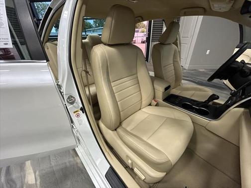 2016 Toyota Camry Hybrid XLE
