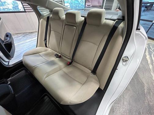 White Orchid 2017 Honda Civic EX-T