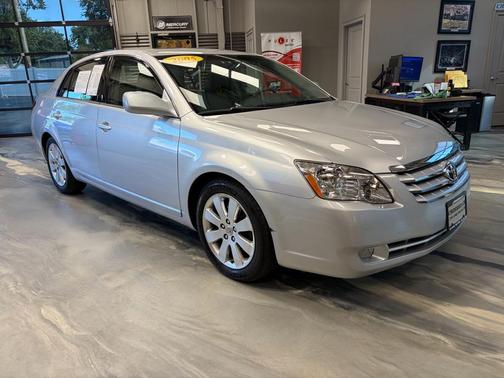 Titanium Metallic 2005 Toyota Avalon XLS