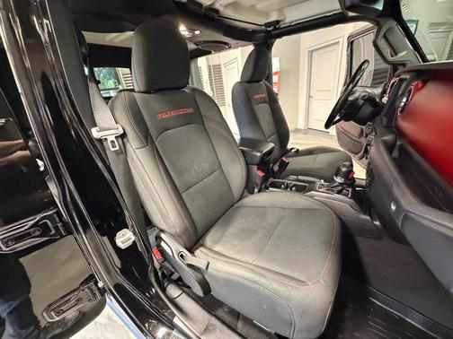 Black Clearcoat 2020 Jeep Gladiator Rubicon