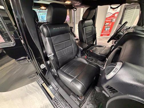 Black Clearcoat 2011 Jeep Wrangler Unlimited Rubicon