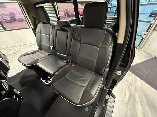 Diamond Black Crystal Pearlcoat 2019 RAM 2500 Laramie Crew Cab 4x4 6'4' Box