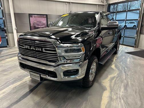 Diamond Black Crystal Pearlcoat 2019 RAM 2500 Laramie Crew Cab 4x4 6'4' Box