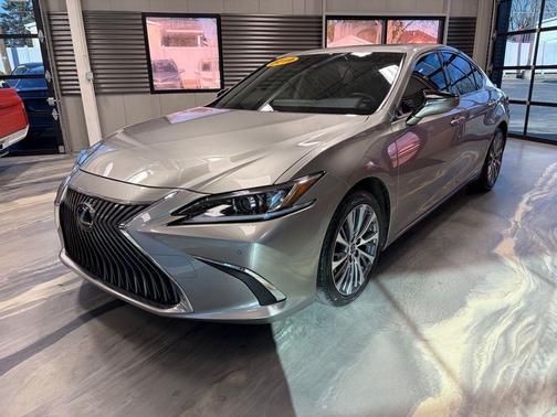 2019 Lexus ES 300h Luxury