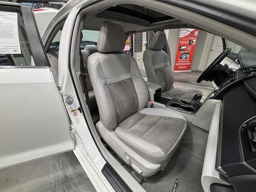 2012 Toyota Camry Hybrid XLE