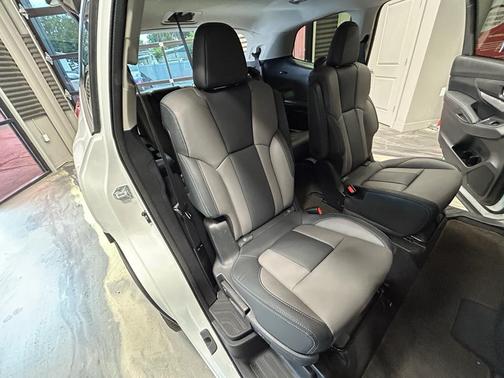 Crystal White Pearl 2022 Subaru Ascent Onyx Edition 7-Passenger