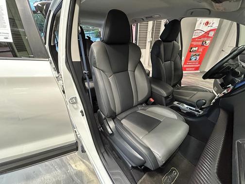 Crystal White Pearl 2022 Subaru Ascent Onyx Edition 7-Passenger