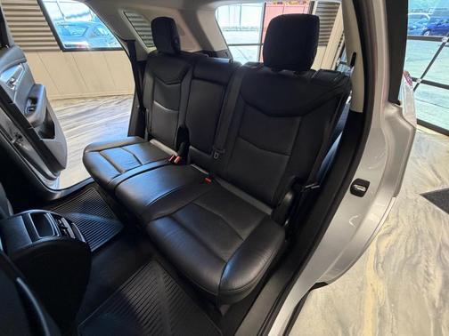 Radiant Silver Metallic 2019 Cadillac XT5 Luxury