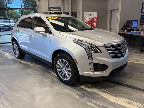 Radiant Silver Metallic 2019 Cadillac XT5 Luxury