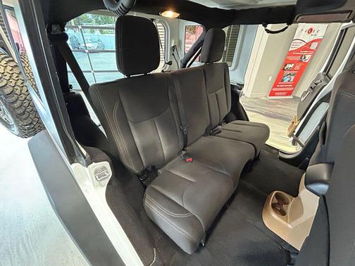 Bright White Clearcoat 2017 Jeep Wrangler Unlimited Rubicon