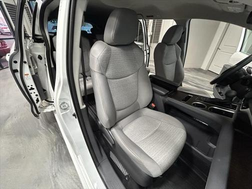 2022 Toyota Sienna LE