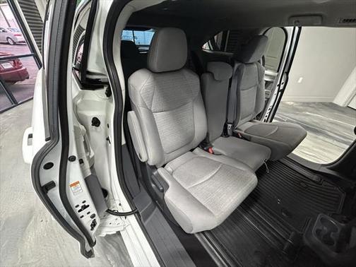 2022 Toyota Sienna LE