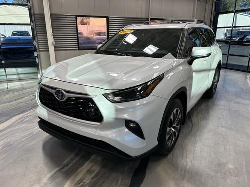 2022 Toyota Highlander Hybrid XLE