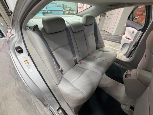 Silver 2009 Lexus ES 350 Base