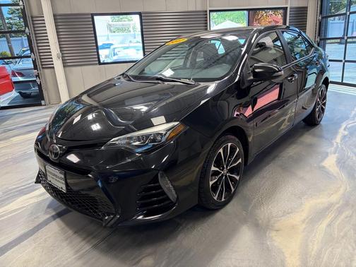Black Sand Pearl 2017 Toyota Corolla SE