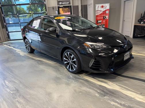 Black Sand Pearl 2017 Toyota Corolla SE