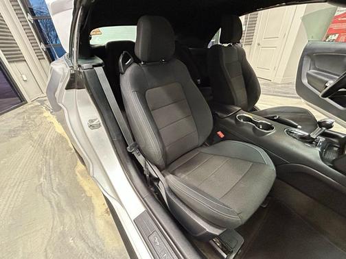 2016 Ford Mustang V6