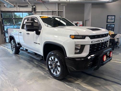 Summit White 2022 Chevrolet Silverado 2500 Custom