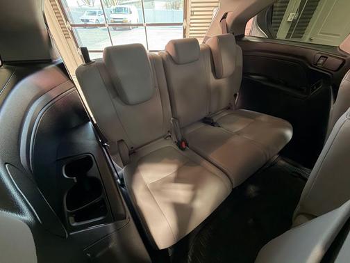 Silver 2022 Honda Odyssey EX-L