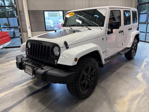 Bright White Clearcoat 2014 Jeep Wrangler Unlimited Altitude